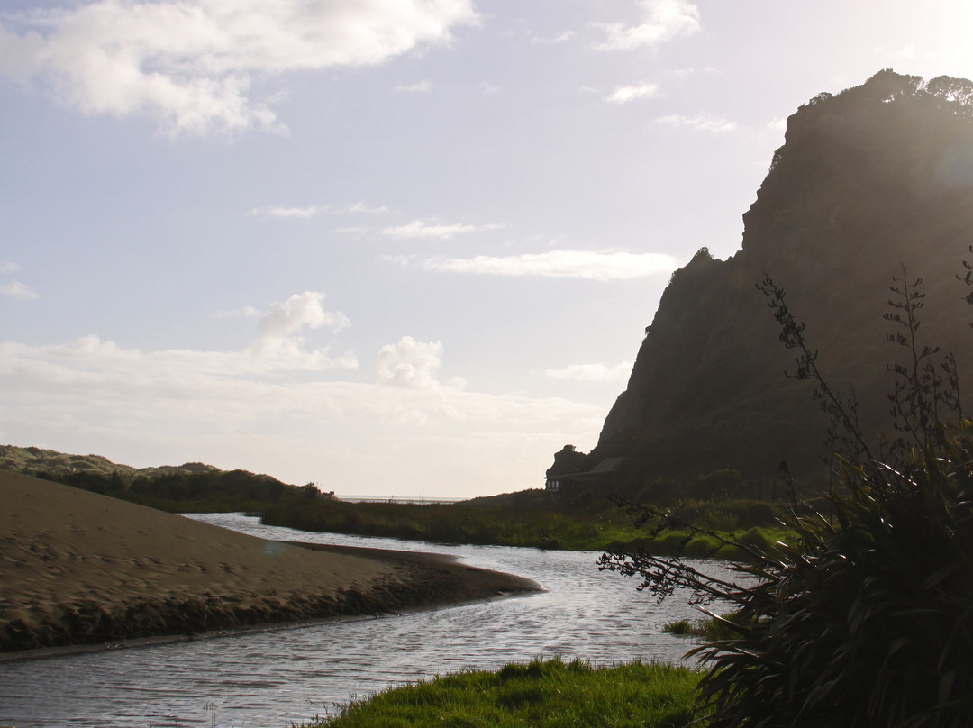 Karekare Beach-奥克兰必去景点