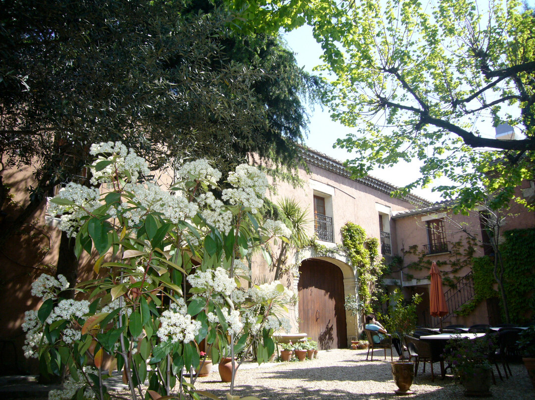 Vergeze酒店住宿-La Passiflore