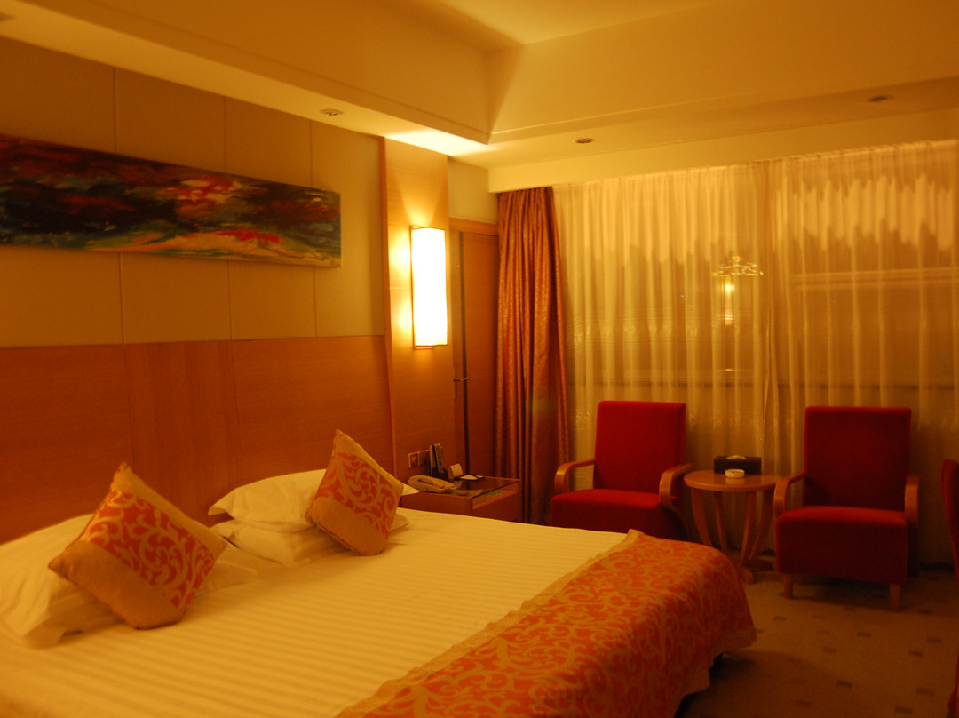 老板娘新光大酒店主图