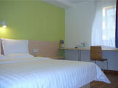 7天上海徐家汇龙漕路地铁站店主图