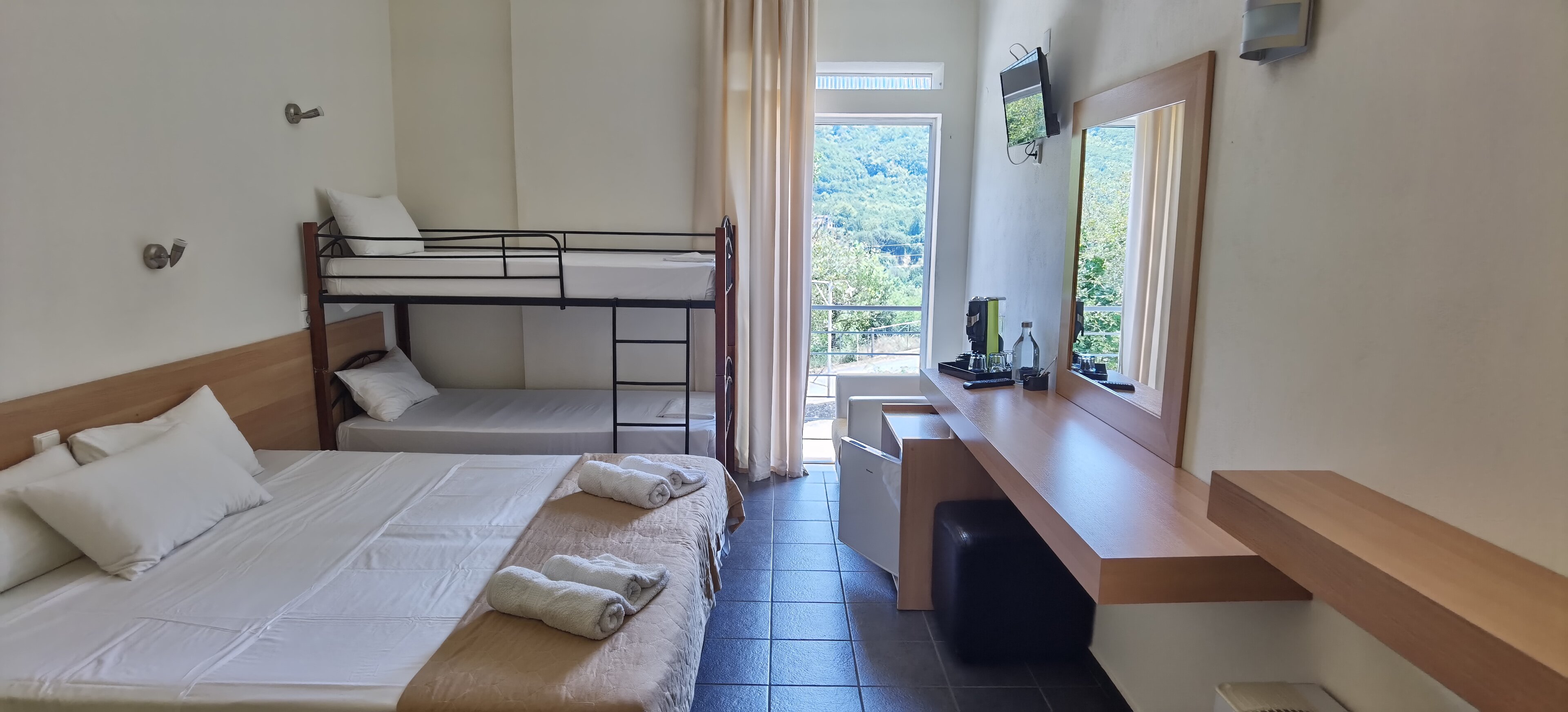 Hotel Gefiri Plakas-客卧