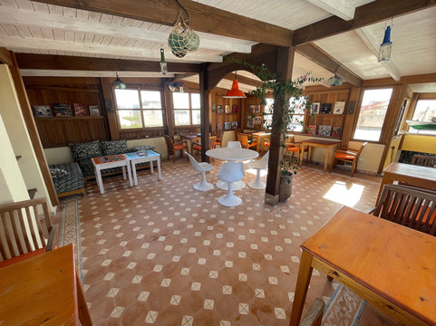 里亚德瓦提酒店主图