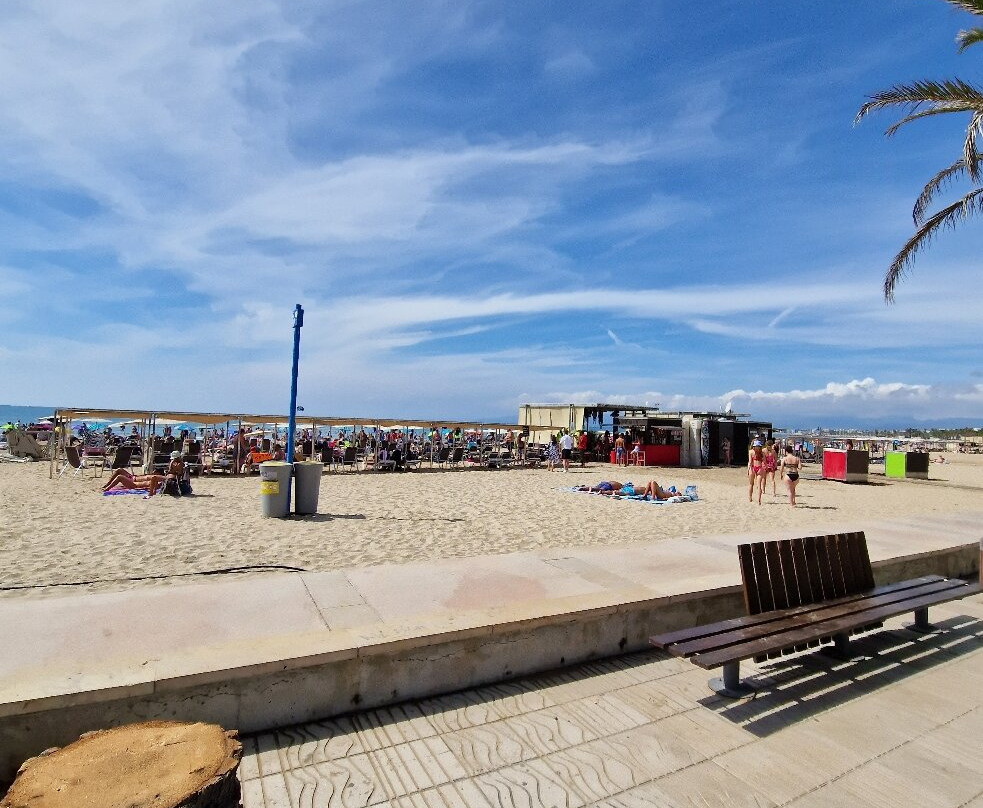 Els Pilons Beach-萨洛必去景点