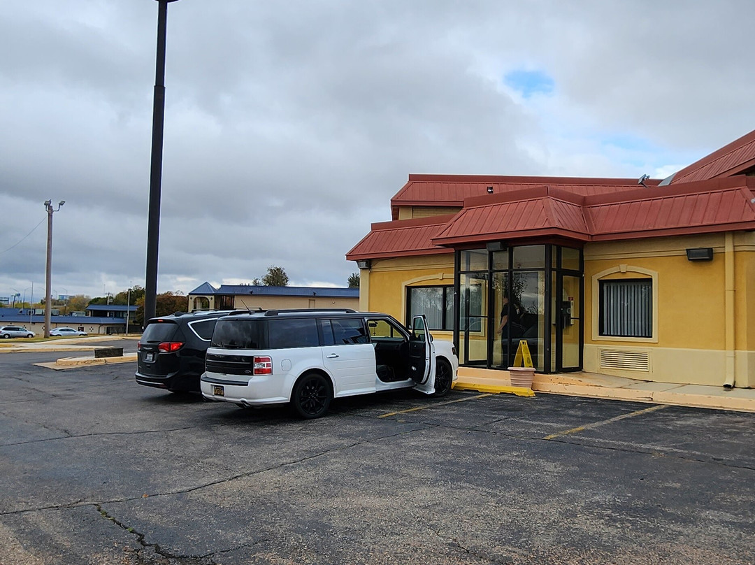 Super 8 by Wyndham Clinton主图