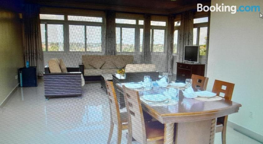 Golf Lane Hotel主图