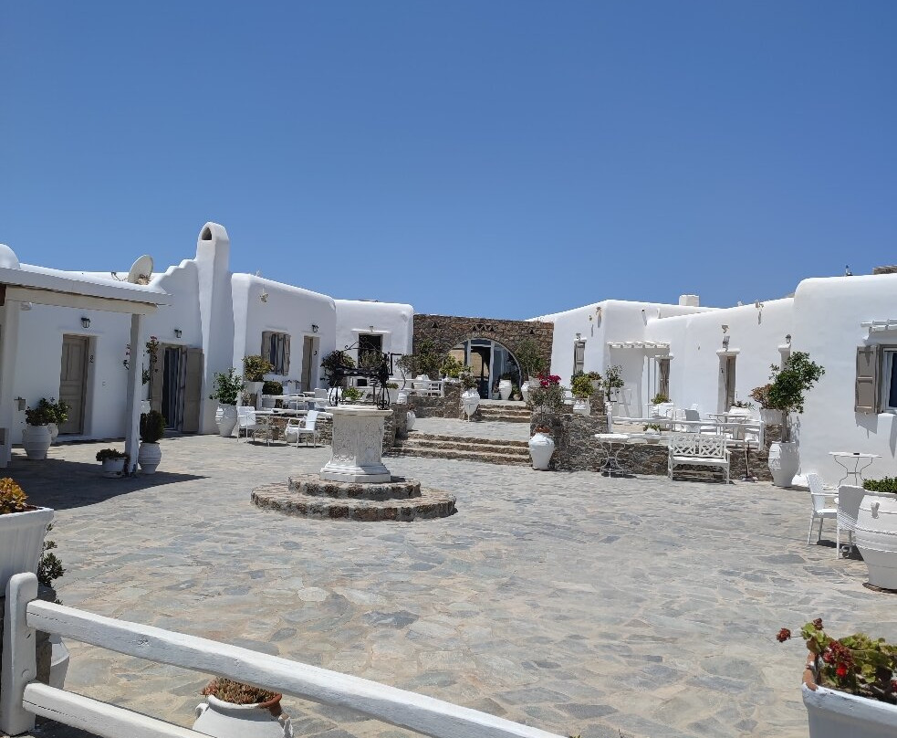 Eleni's Village Suites主图