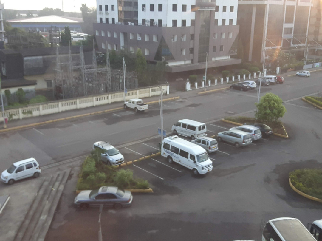 姜果阿酒店主图