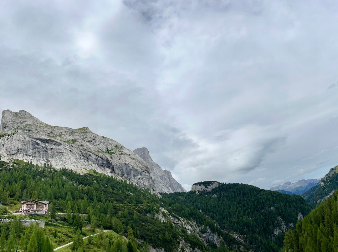 葛罗曼酒店主图