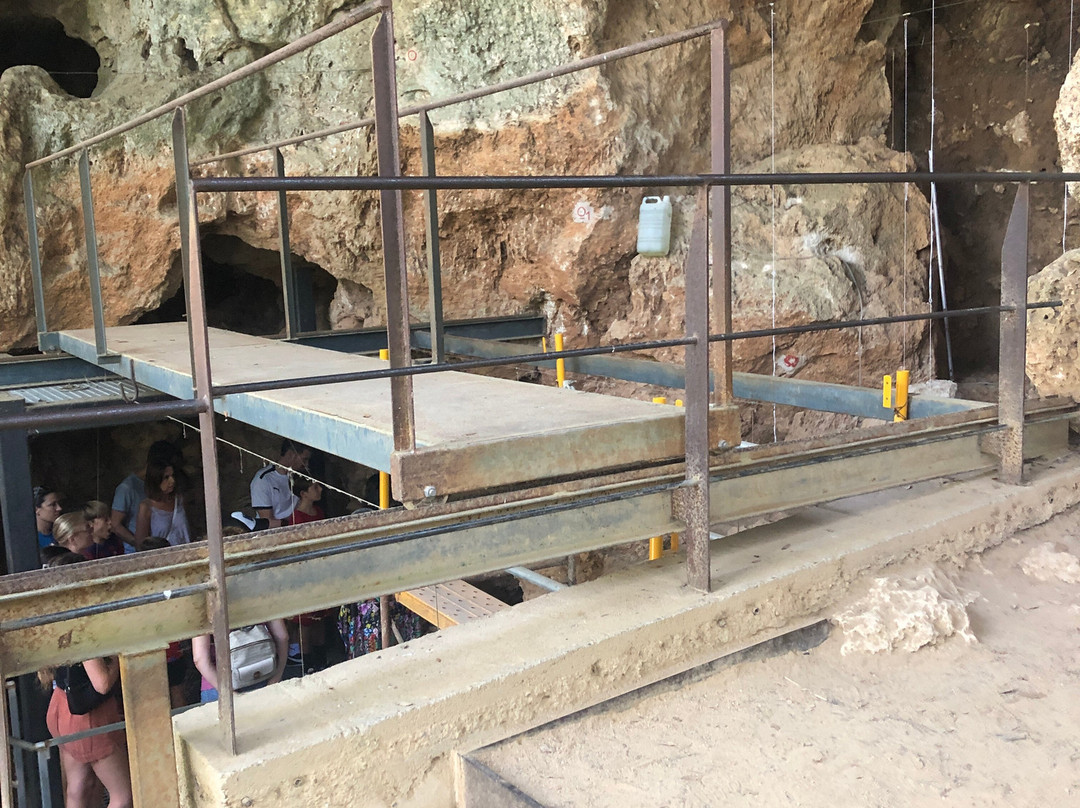 Coves de Serinya景点图片