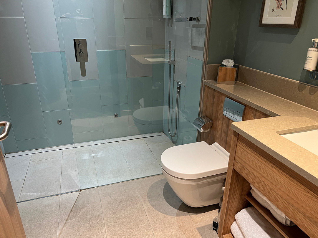 The Warwickshire主图