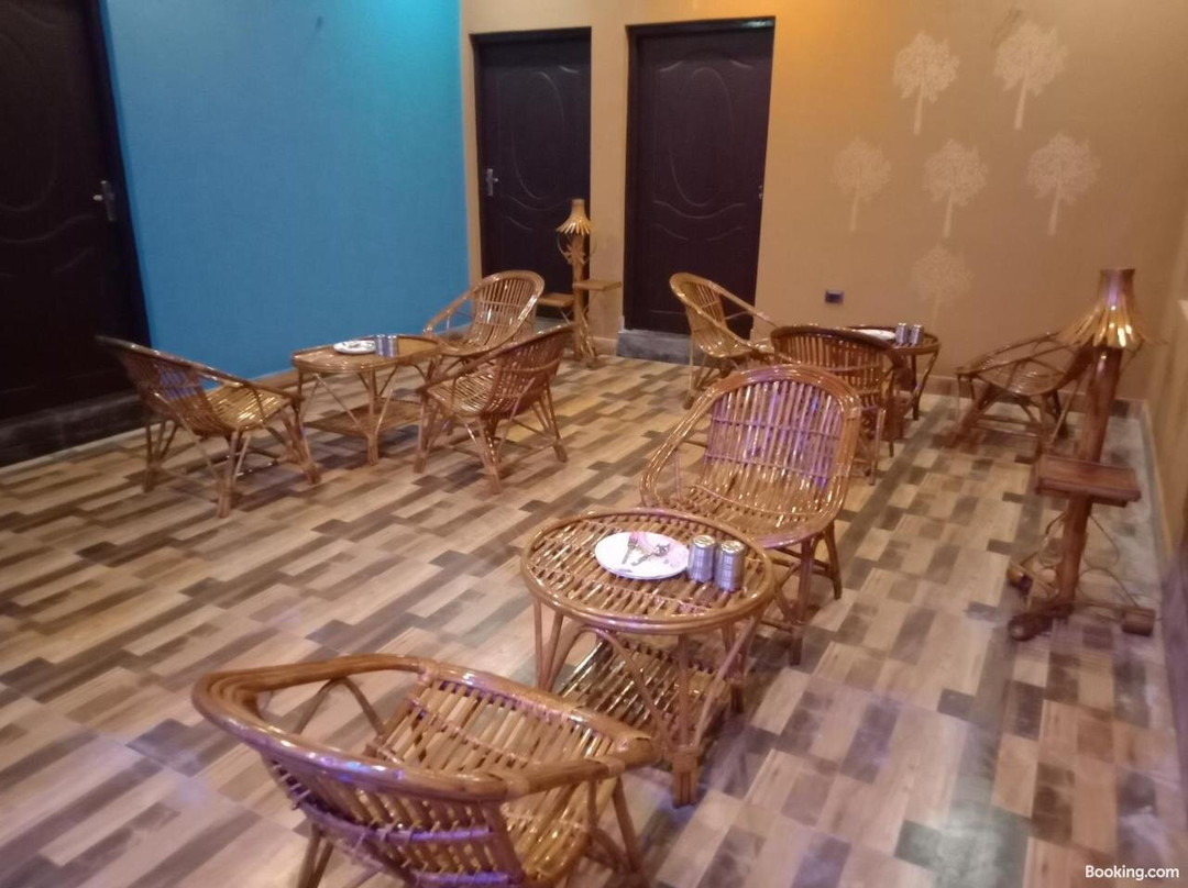 Nighut Hotel And Restaurant主图