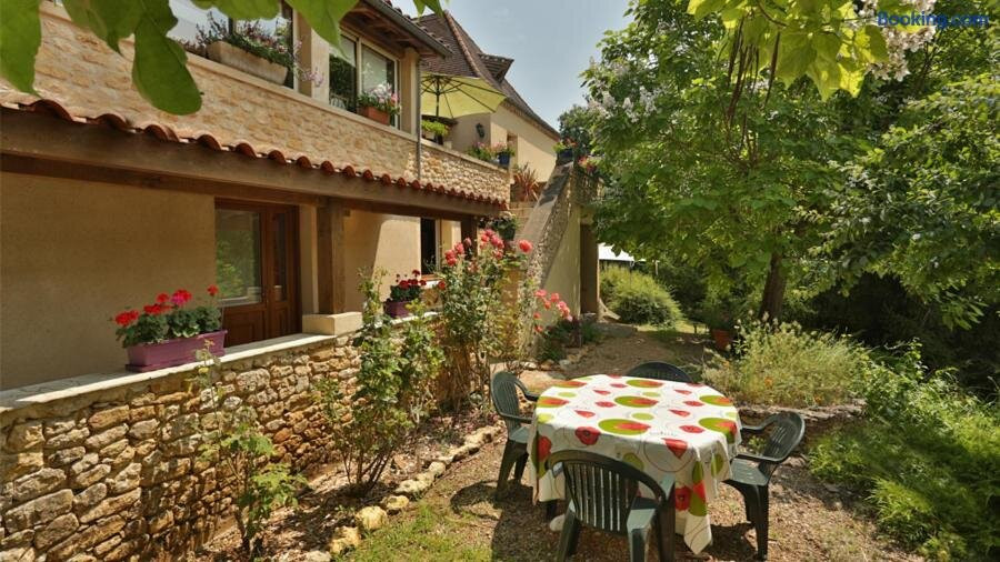 La Caverne Du Buisson主图