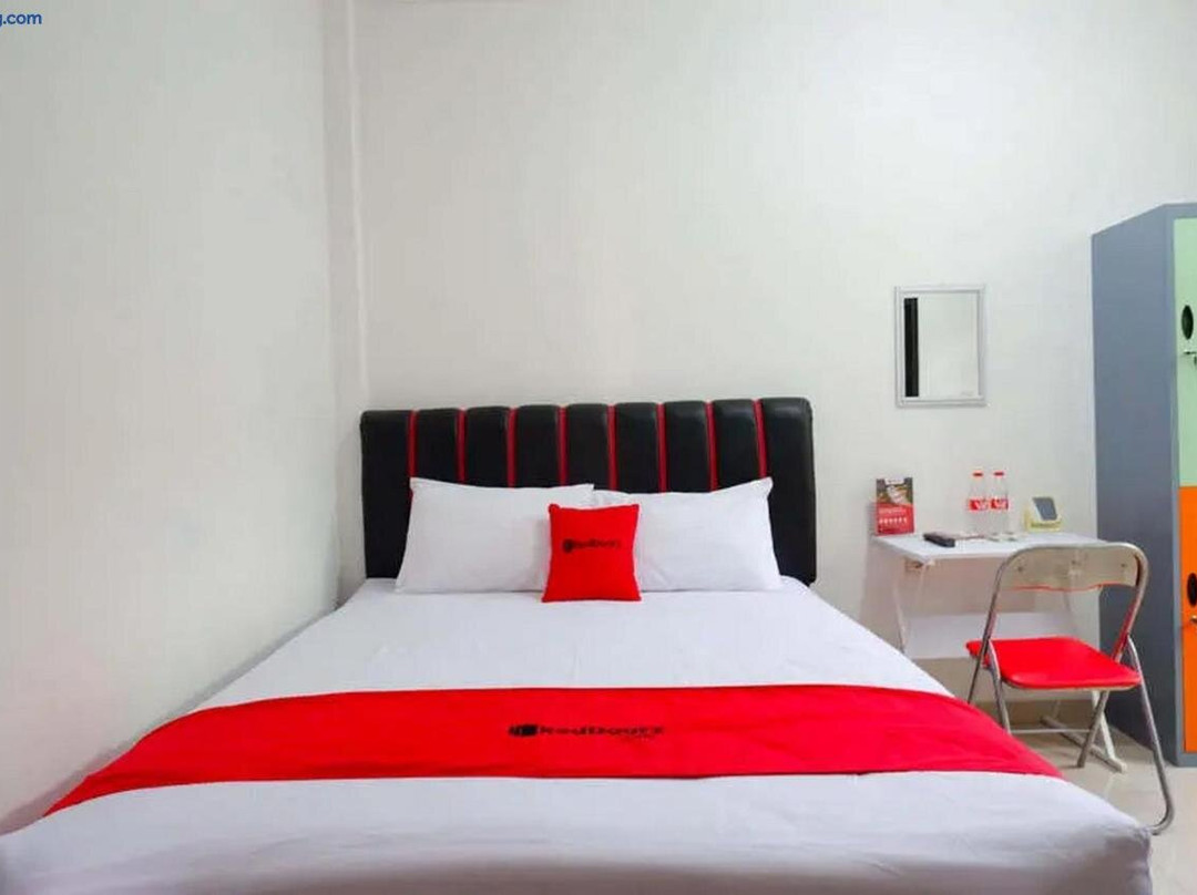 RedDoorz Syariah near Universitas Jenderal Soedirman 2