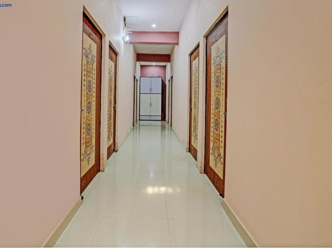 Hotel O Pari Palace
