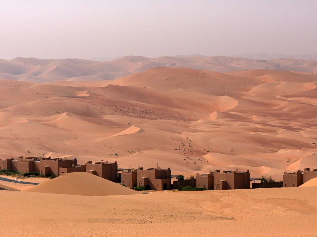 Bab Al Nojoum Bateen Liwa主图