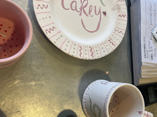 Flying Saucers The Painting Pottery Cafe-布里斯托尔必去景点