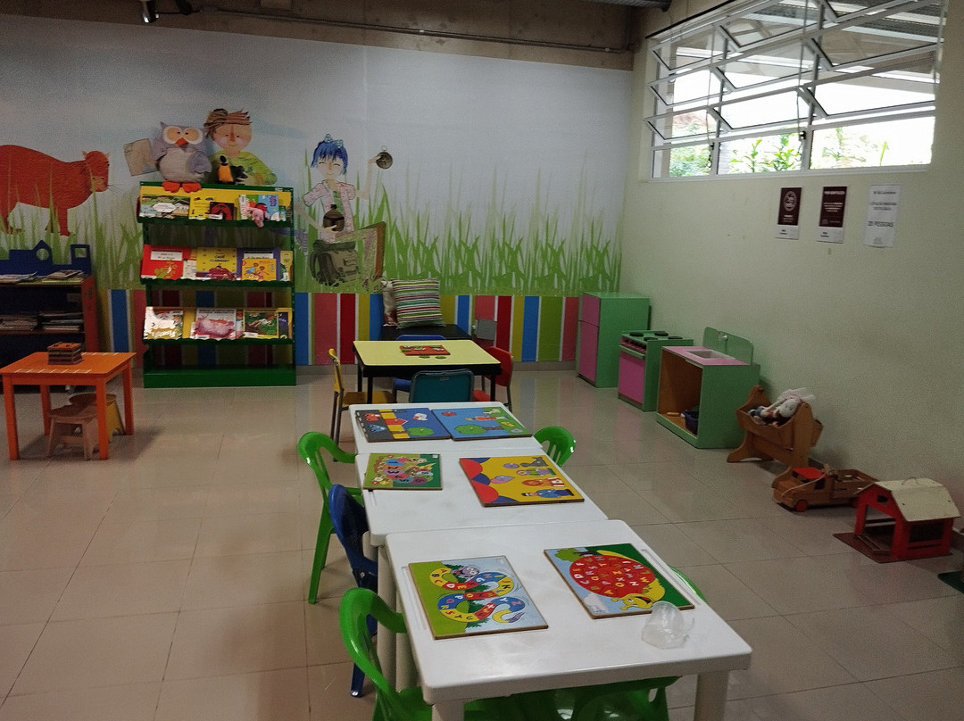 Estação Literária Prof. Maria de Loudes Évora Camargo景点图片