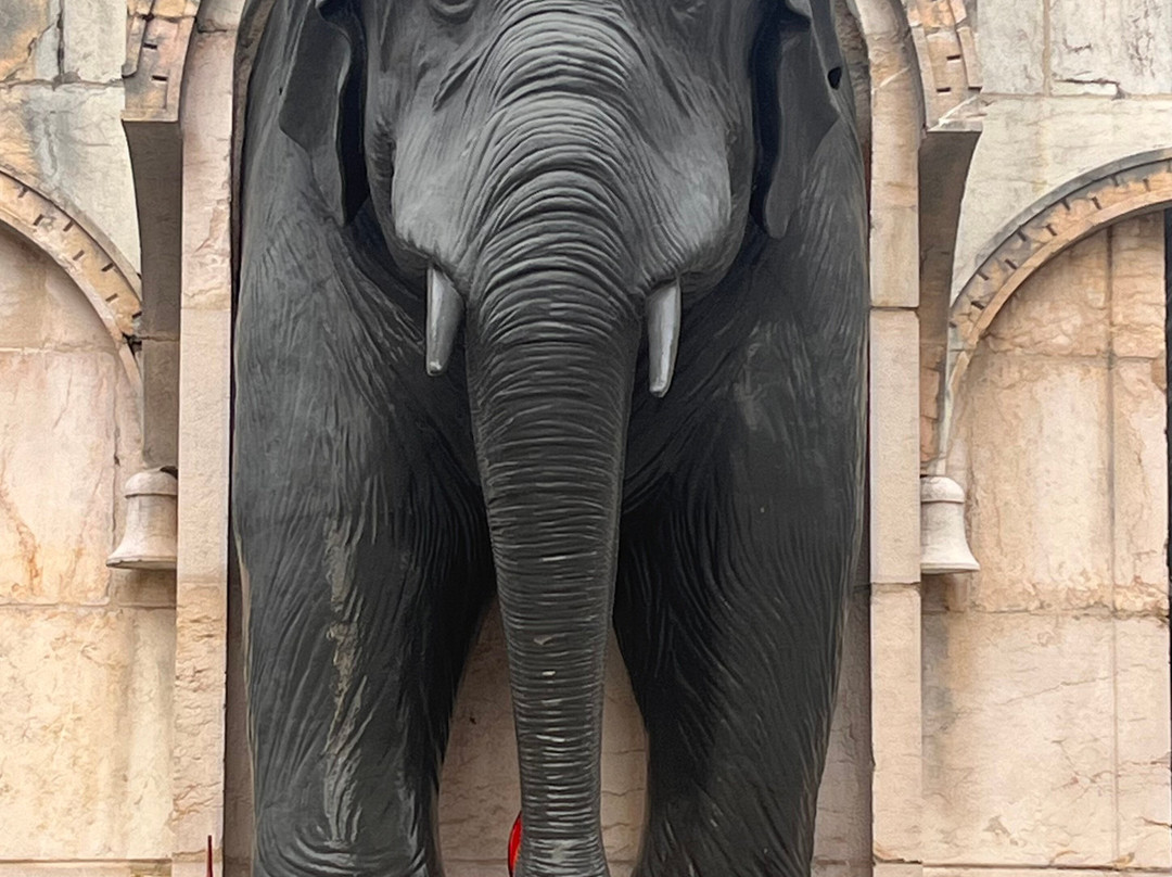 La Fontaine des Elephants (Fountain of Elephants)景点图片
