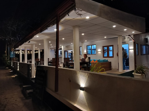 Serenity Beach Cabanas主图