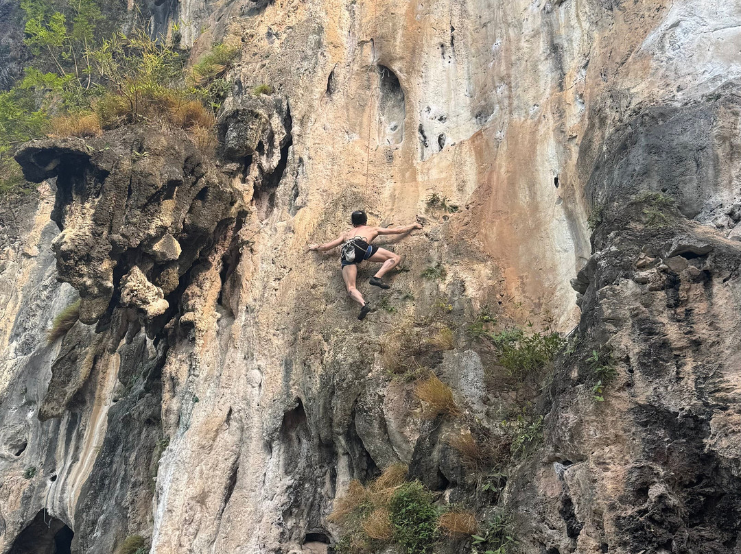 甲米攀岩-莱利海滩必去景点