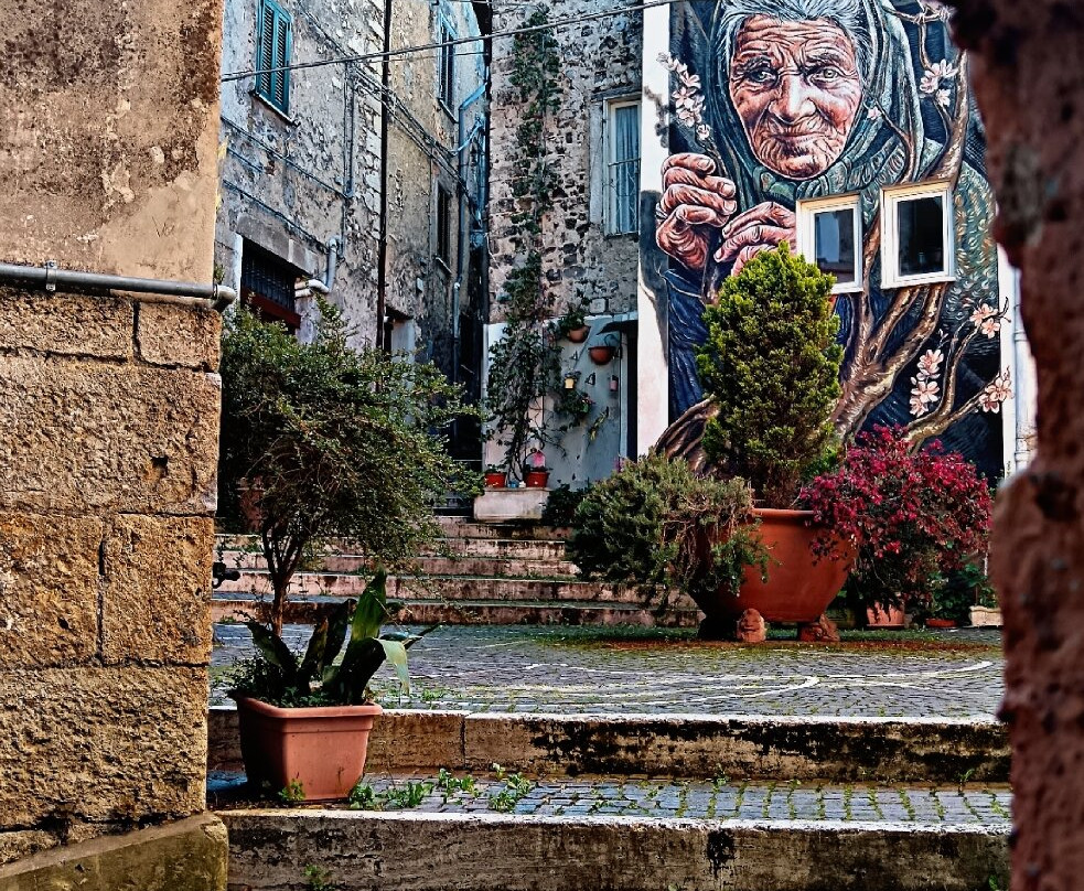 Borgo Medievale di Fiuggi-菲乌吉必去景点