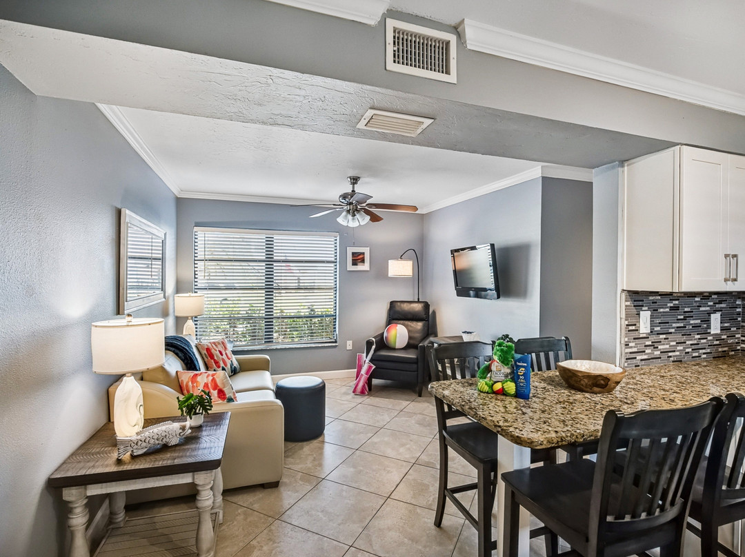 Tropical Beach Resorts - Sarasota主图