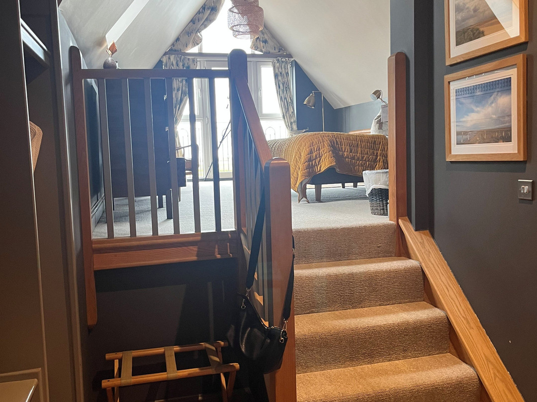 The White Horse主图