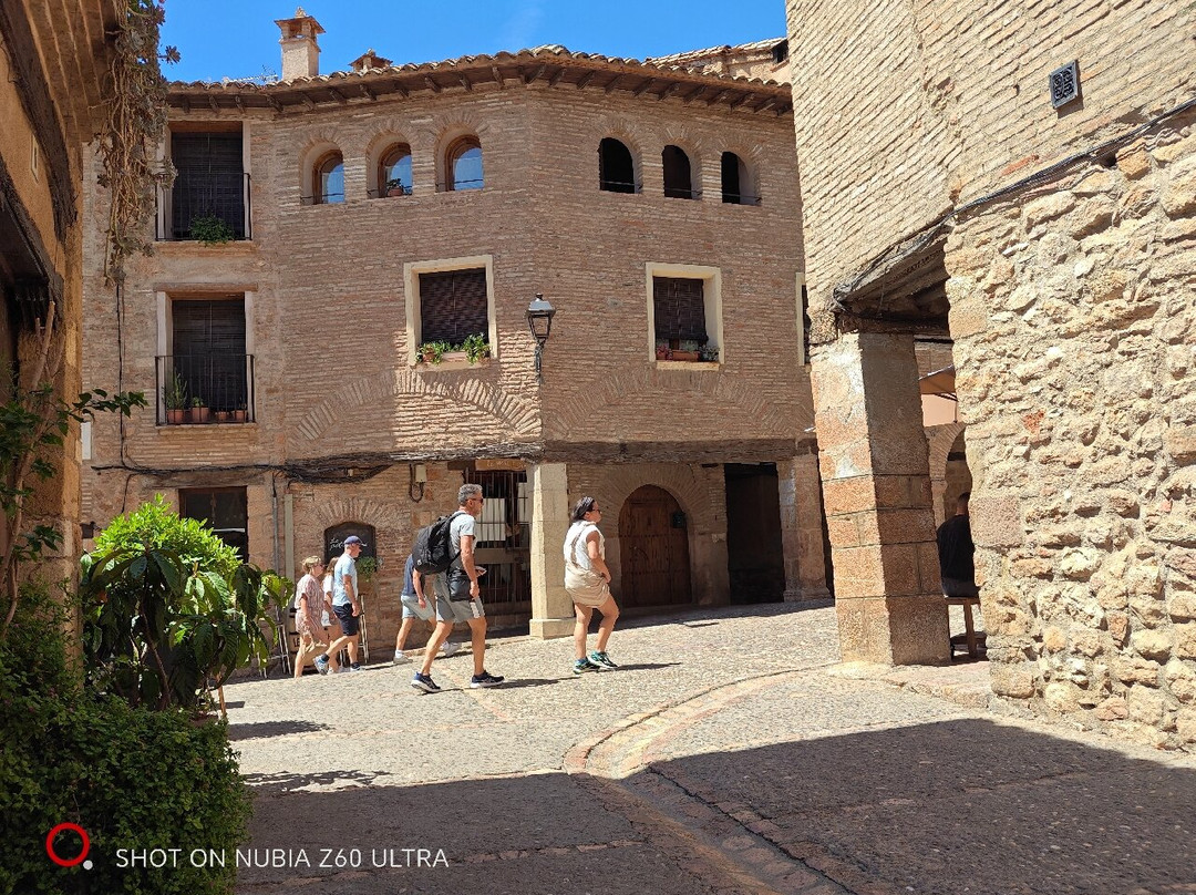 Plaza Rafael Ayerbe-Alquezar必去景点