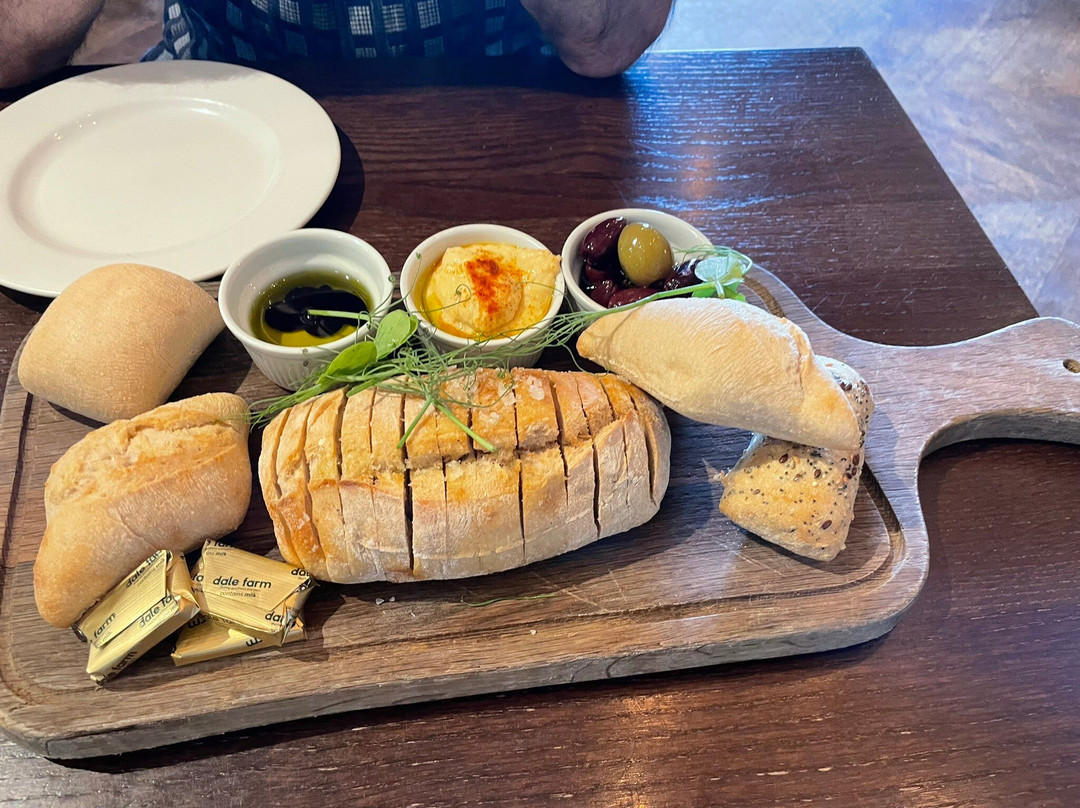 The Saracens Head主图