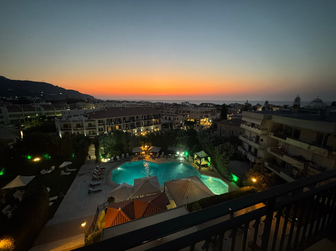 墨洛珀酒店主图