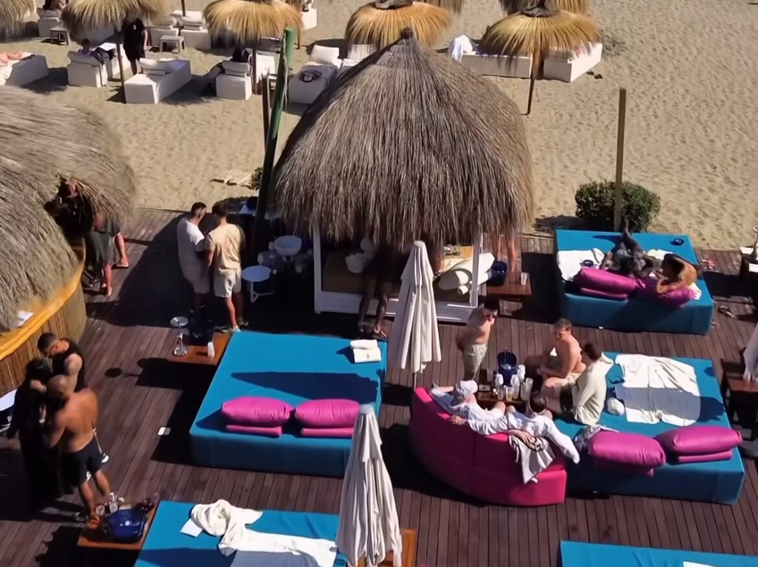 Kova Beach Club-巴努斯港必去景点