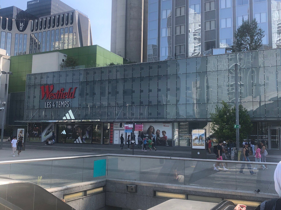 四季商业中心-Puteaux必去景点
