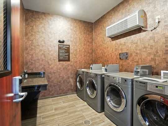 Cobblestone Hotel & Suites - Bellefontaine