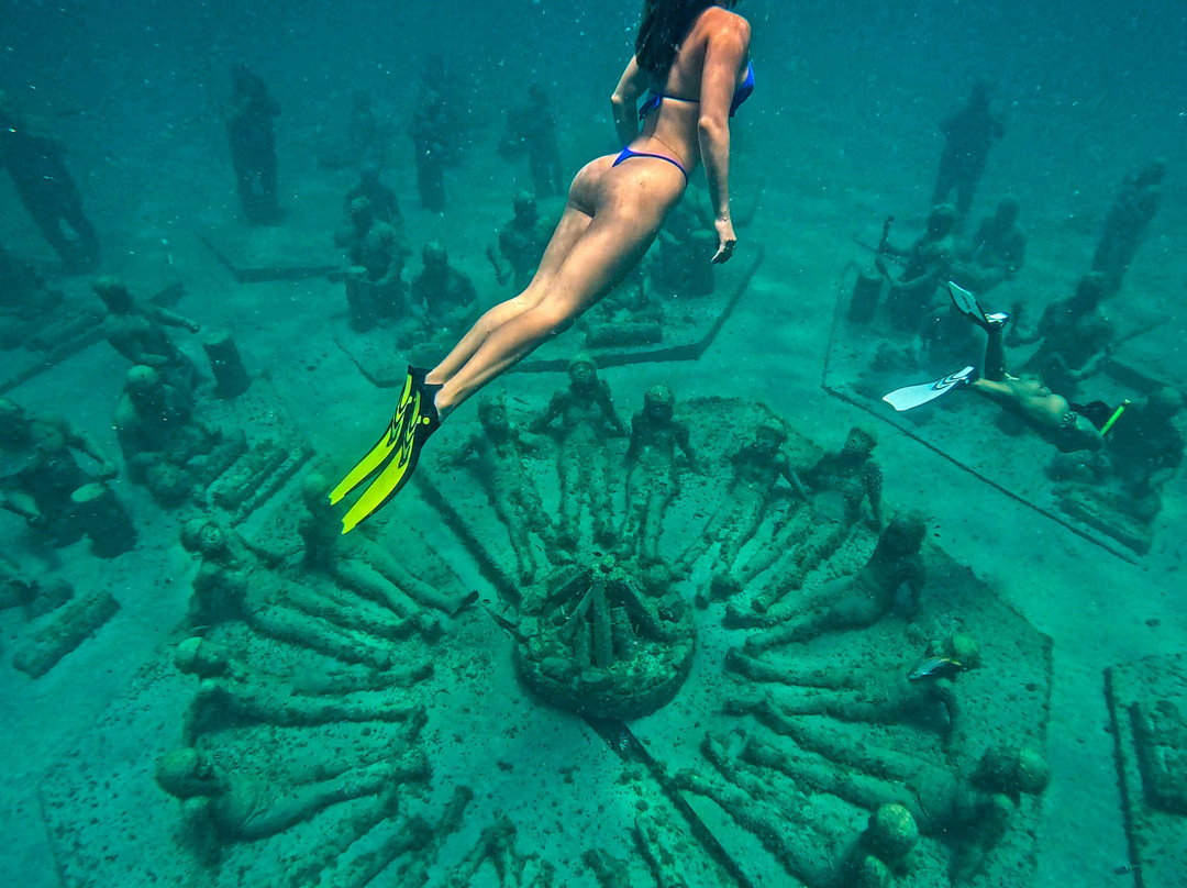 Under SXM-Little Bay必去景点