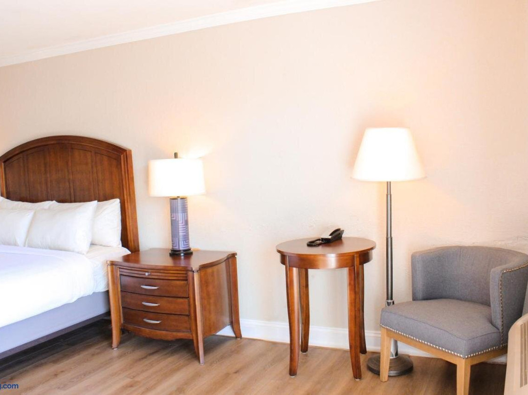 Cape Cod Irish Village - The Emerald Resort