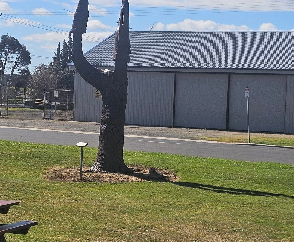 Legerwood Memorial Tree Carvings-Legerwood必去景点
