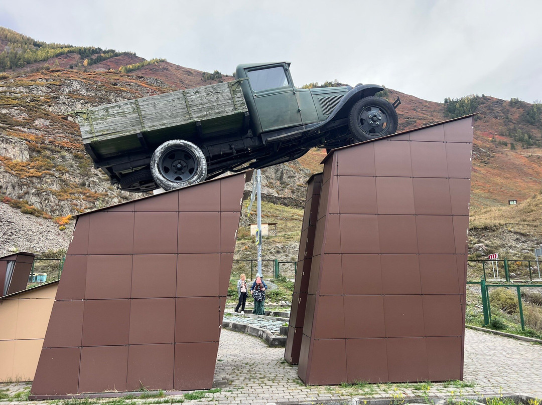 Monument to the builders of the Chuyskiy tract-Kupchegen必去景点