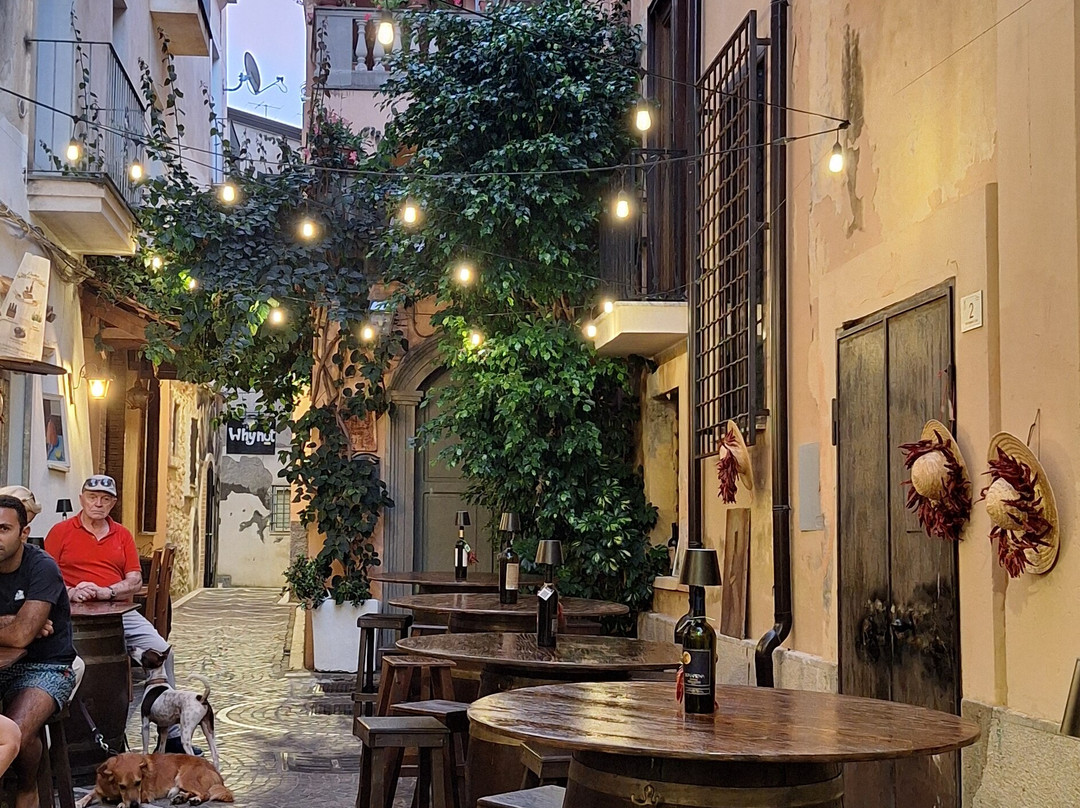 Enoteca - Borgo Antico Diamante - Prodotti Tipici Calabresi-迪亚曼泰必去景点