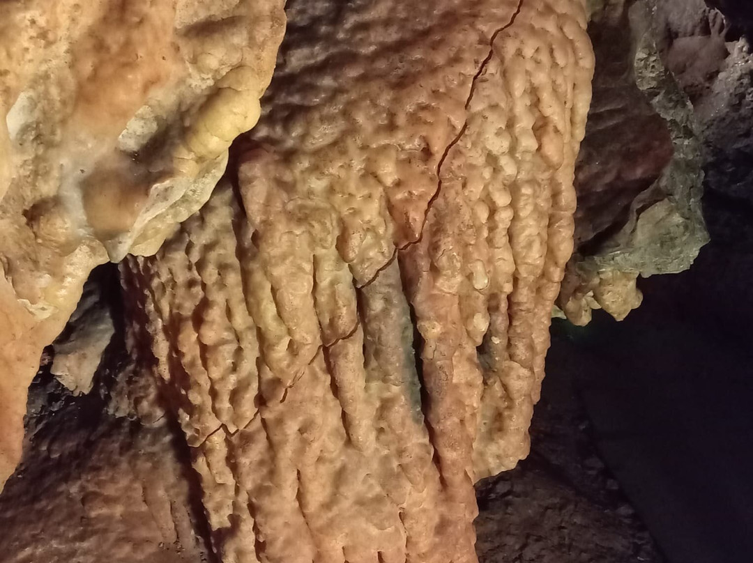 Grotta dei Dossi-Villanova Mondovi必去景点