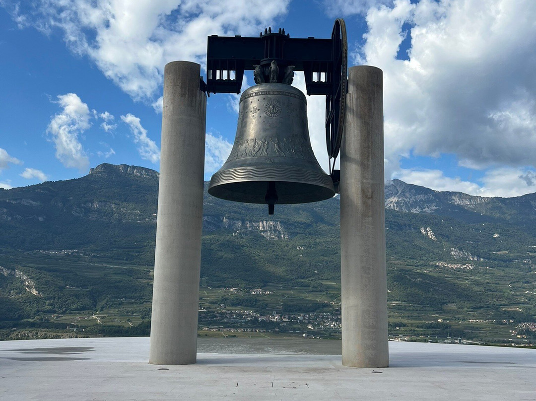 Campana dei Caduti-罗韦雷托必去景点