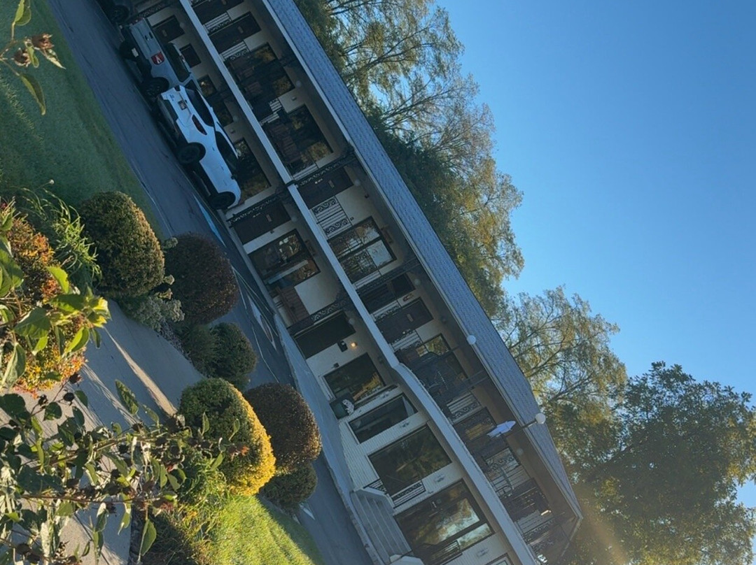 Ambers Inn & Suites主图