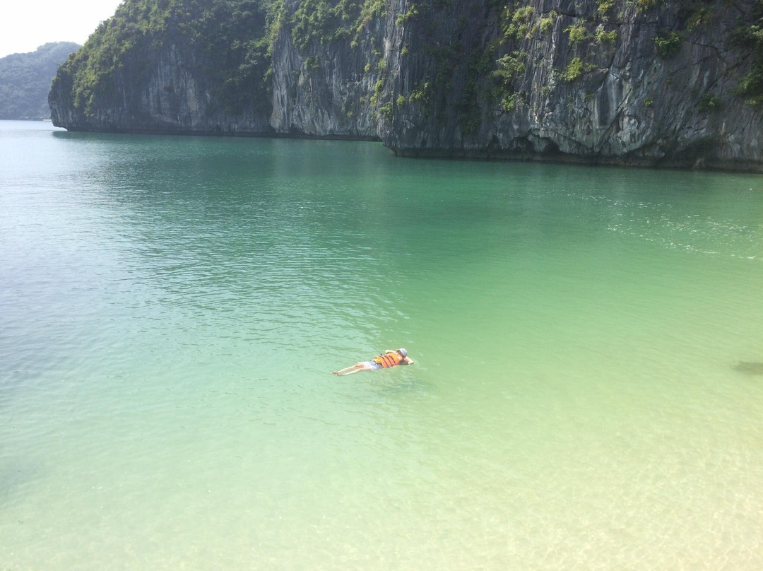 Blue Swimmer Outdoors-下龙湾必去景点