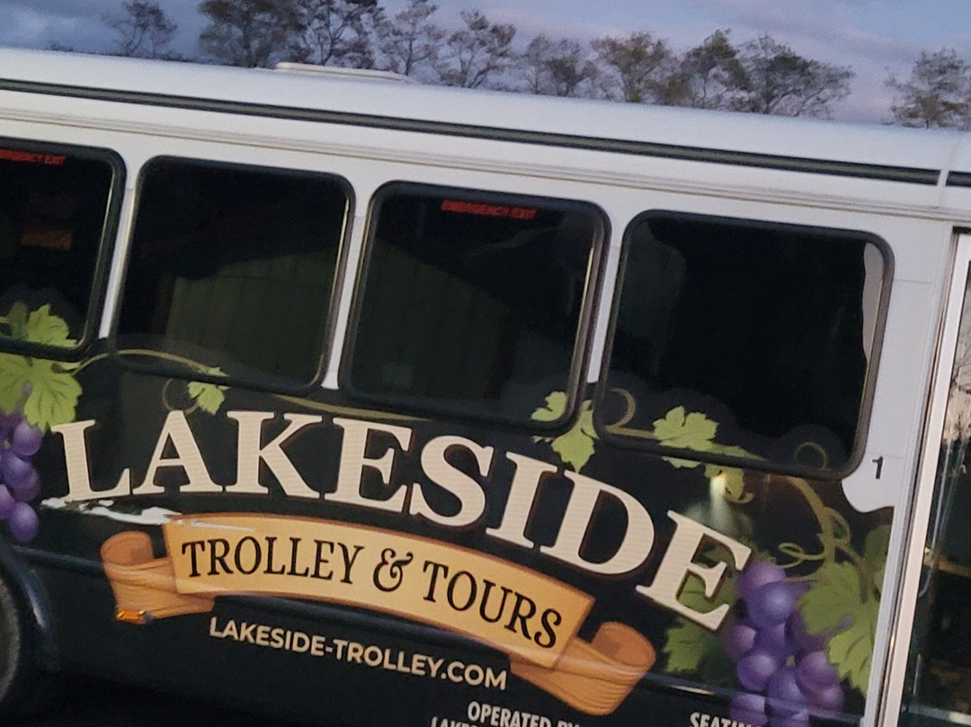 Watkins Glen Lakeside Trolley-沃特金斯格伦必去景点