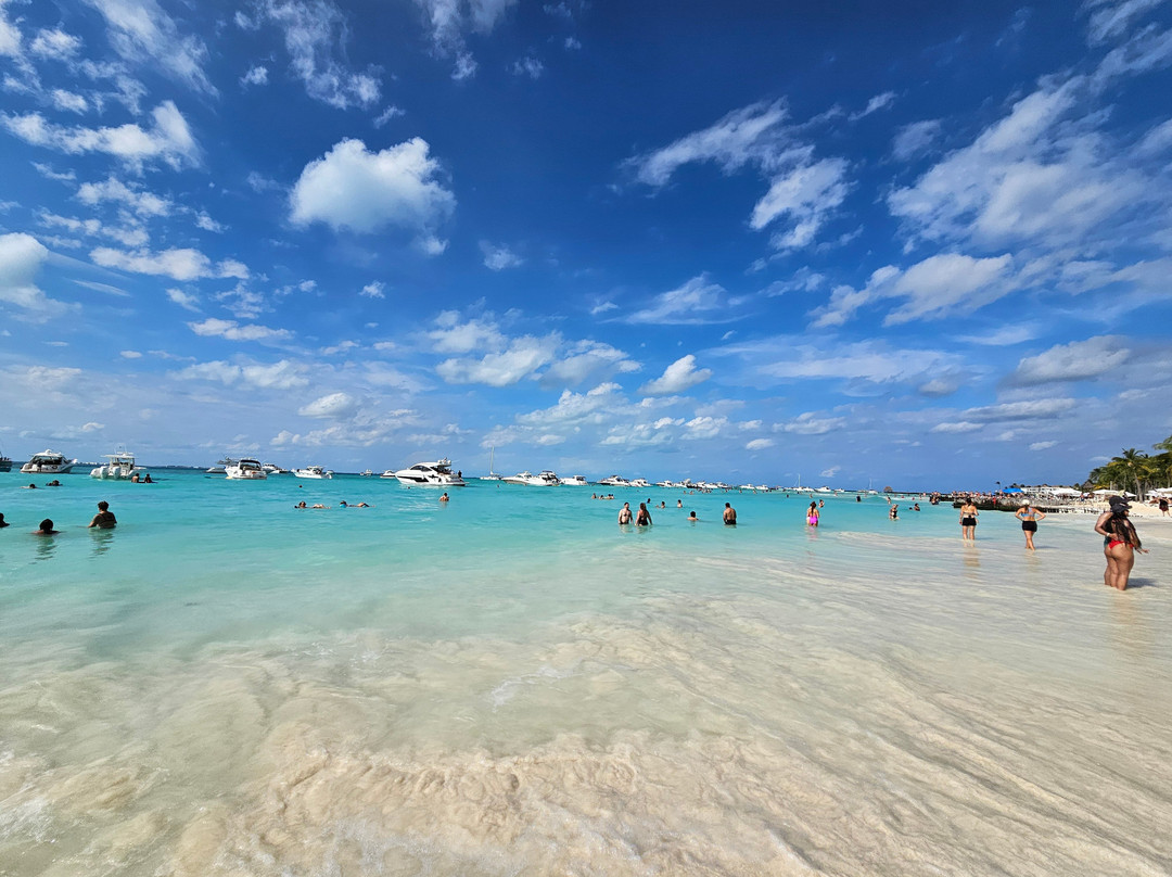 Pamela Tours Fishing & Snorkeling-女人岛必去景点