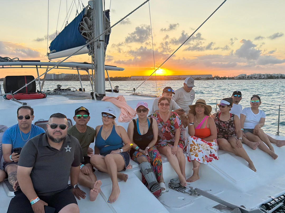 Catmania Catamarans-Costa Mujeres必去景点