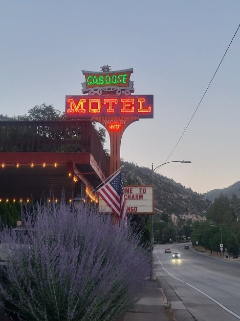 Caboose Motel-官方