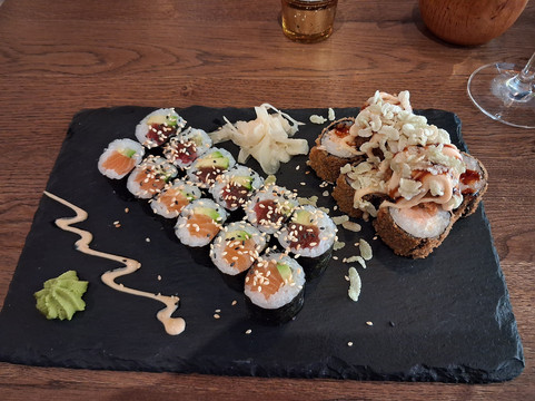 Mi-da Sushi & Vietnamese Cuisine