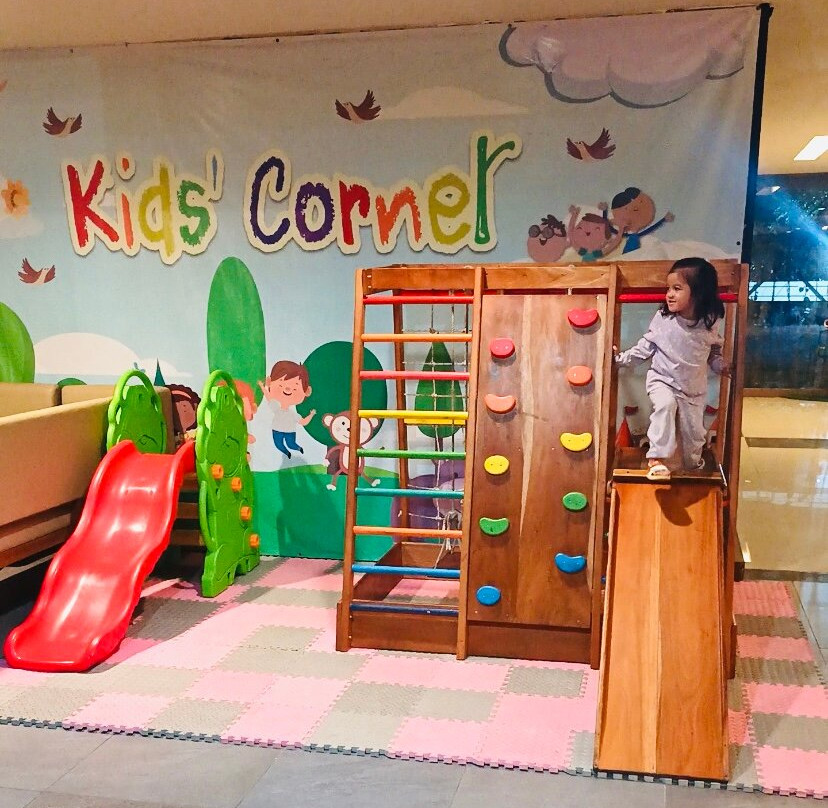 Front One Akshaya Hotel Karawang主图