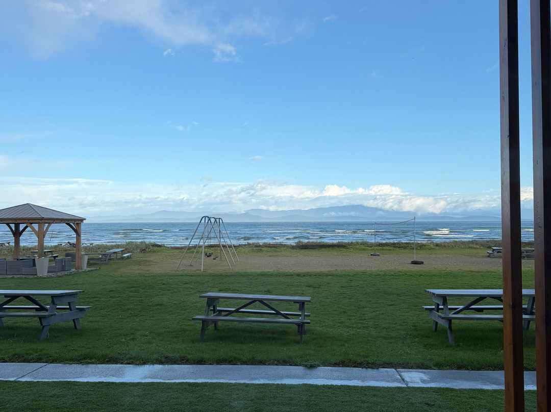 Errington酒店住宿-Sea Edge Beachside Hotel