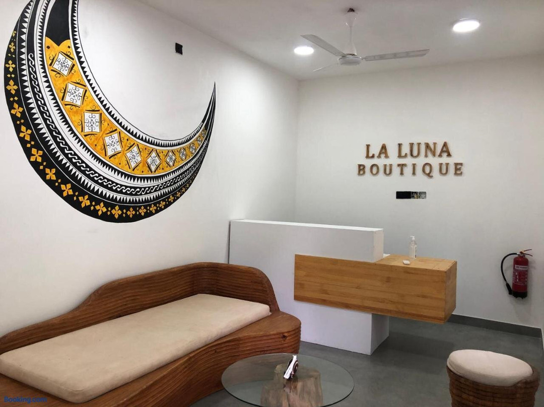 La Luna Boutique Dhangethi